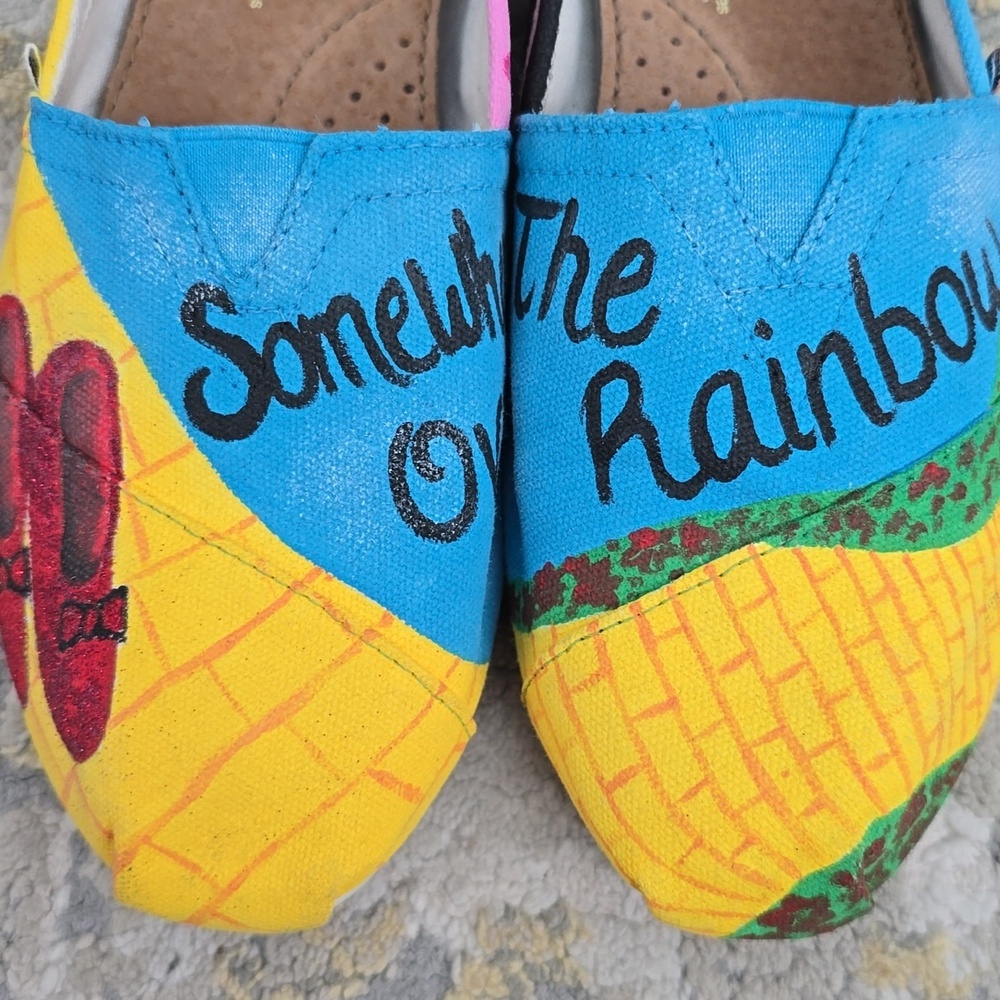 TOMS Wizard of Oz Slip-Ons Alpargata Custom Painted Size 7.5 - Picture 4 of 14